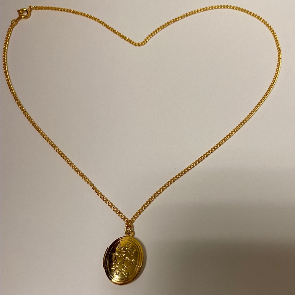 Locket - Picture 3 of 4